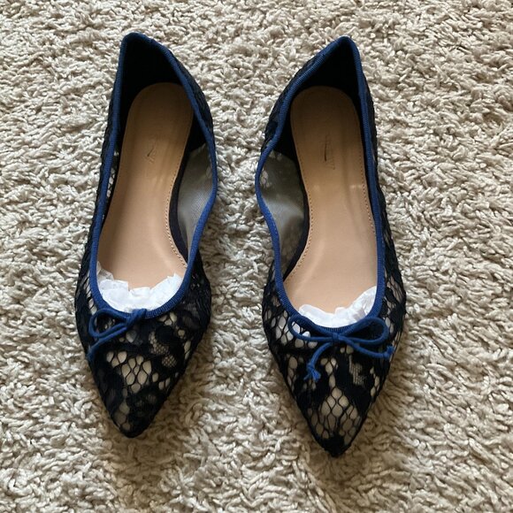 J. Crew Shoes - J.CREW gemma lace ballet flat. SIZE: 5M. COLOR: navy.